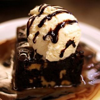 Brownie con Helado de Vanilla